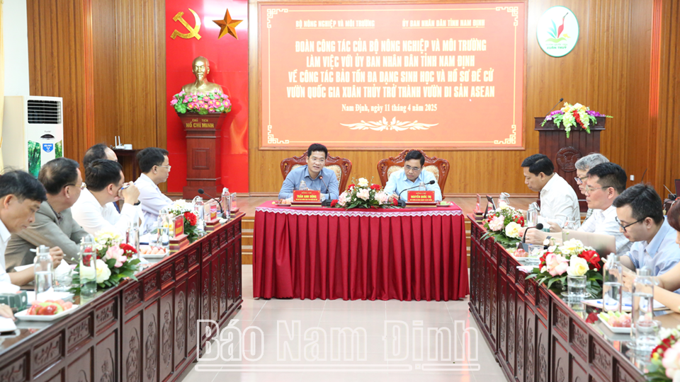 Quang cảnh buổi làm việc.